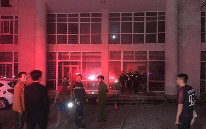 Giải cứu 7 người mắc kẹt trong vụ cháy khu nhà ở sinh viên Ảnh 2