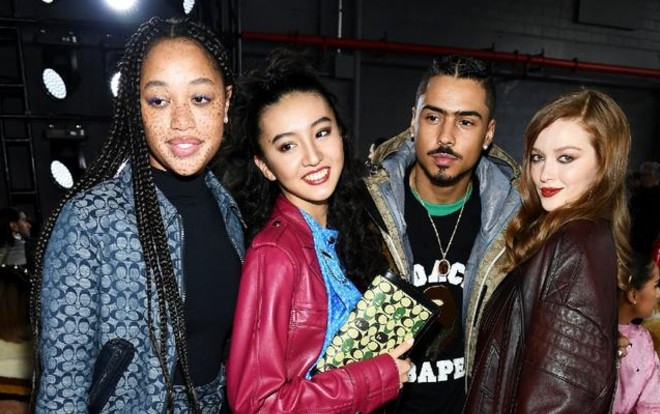 Koki diện cùng kiểu tóc 'nổ tung' nhưng xinh hơn mẹ, chỉ mới 17 tuổi nhưng đã đậm chất người mẫu Ảnh 2