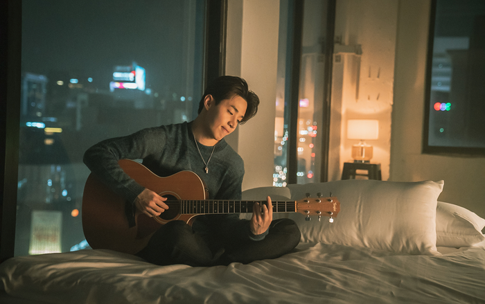 Henry trở lại đường đua âm nhạc cùng ca khúc mới: Món quà Valentine dành cho những người đang yêu Ảnh 2