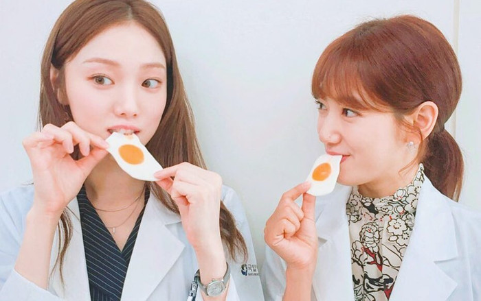 Dù chuyển chỗ làm hay thay tên đổi họ, Lee Sung Kyung vẫn được Park Shin Hye gửi quà Ảnh 2