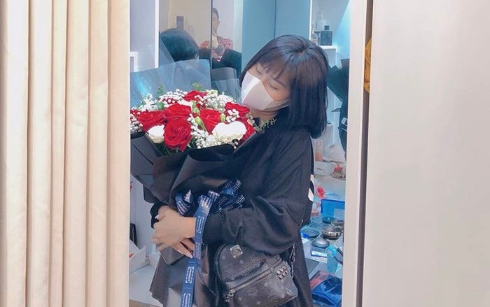 Hot girl Hải Phòng nhận quà Valentime của sao tuyển Việt Nam Ảnh 2