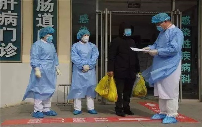 Nhiễm virus corona nhưng cố tình không chịu cách ly, người đàn ông bị đưa lên đồn ngay khi ra viện Ảnh 2