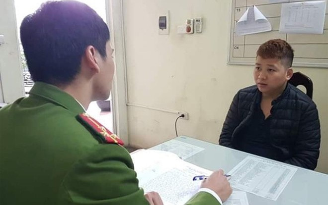 Tài xế taxi cầm dao uy hiếp, cướp Iphone cùng 600 nghìn đồng của khách nước ngoài Ảnh 2