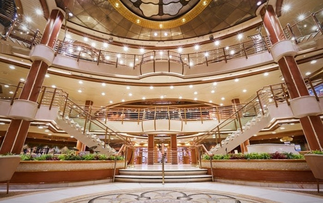 Cận cảnh cuộc sống của hàng nghìn người trên du thuyền Diamond Princess - 'ổ dịch' virus corona lớn thứ 2 thế giới Ảnh 2