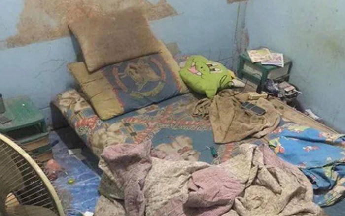 Sang thăm phòng nam sinh, bạn bè 'đứng hình' khi nhìn sang giường ngủ: 'Chàng trai vàng' trong làng ở bẩn đây rồi! Ảnh 2