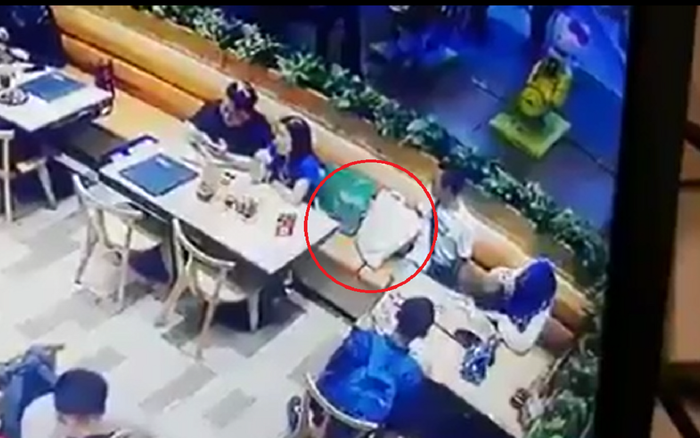 Kẻ gian táo tợn rạch túi của cặp đôi không lộ chút sơ hở ngay chốn đông người Ảnh 2