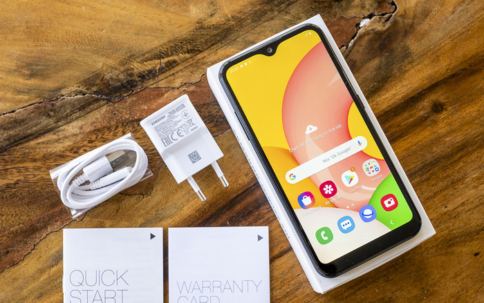 Mở hộp Galaxy A01: Thiết kế liền mạch, hiệu năng vừa đủ với Snapdragon 439 Ảnh 2