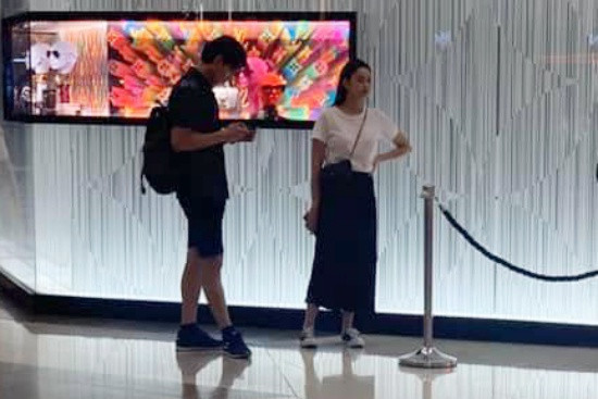 Trương Quỳnh Anh đăng ảnh chụp cùng chàng trai giấu mặt, cư dân mạng đồng lòng gọi tên Tim