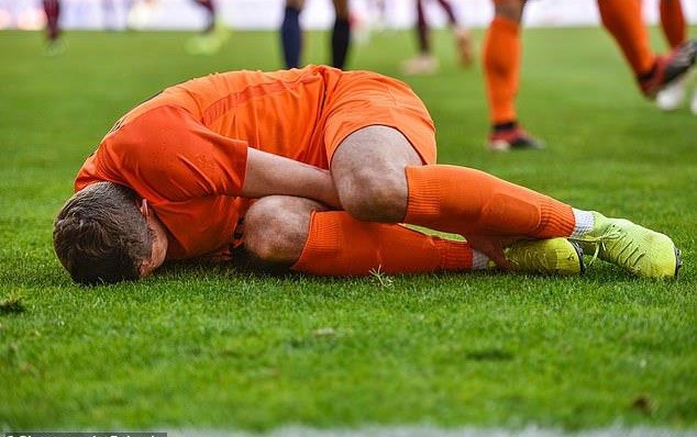 Cắn 'của quý' đối thủ, cầu thủ Pháp bị cấm 5 năm Ảnh 2