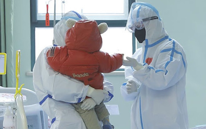 Sáng nay, bé gái 3 tháng tuổi lây nhiễm Covid-19 khi sang nhà bà ngoại chơi Tết sẽ được xuất viện Ảnh 2