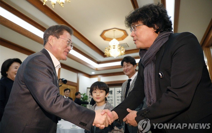 Dàn sao 'Ký sinh trùng' được tổng thống Moon Jae In vinh danh tại Nhà Xanh Ảnh 2