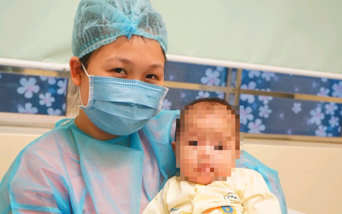 Vì sao tiếp xúc với con gái 3 tháng tuổi nhiễm virus corona nhưng người mẹ không bị lây? Ảnh 2