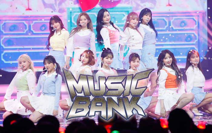 Netizen quyết liệt phản đối IZ*ONE xuất hiện tại Music Bank: Phía nhà đài nói gì? Ảnh 2