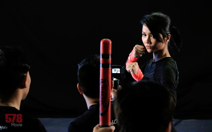 H'Hen Niê gây choáng với hình ảnh đả nữ 1 chọi 7 trong phim điện ảnh '578: Phát đạn của kẻ điên' Ảnh 2