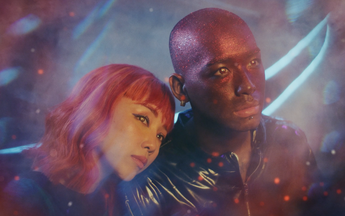 Sau đám cưới bí mật, Tóc Tiên - Hoàng Touliver tung ngay MV về tình yêu nhưng lại vào… ngày tận thế? Ảnh 2