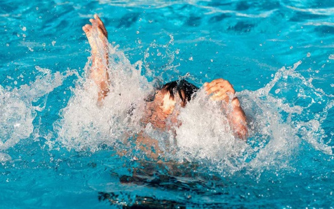 Gọi mãi không thấy trả lời, cặp vợ chồng bàng hoàng phát hiện 2 con gái đuối nước trong rãy cà phê Ảnh 2