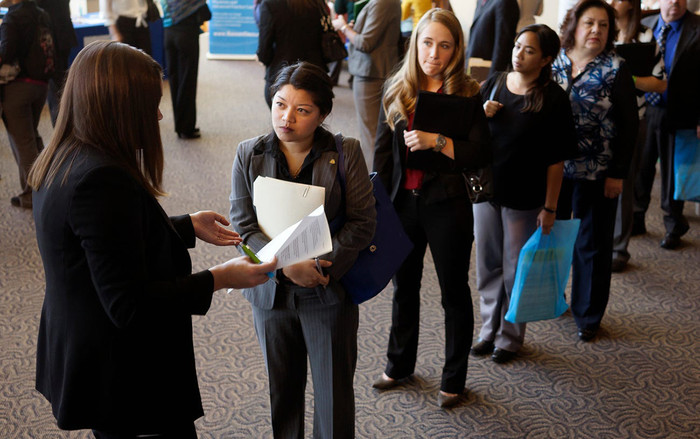 Vì sao Microsoft sẵn sàng nhận người không có bằng đại học vào làm việc? Ảnh 2