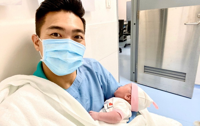 'Hoàng tử xiếc' Quốc Cơ hạnh phúc khoe ảnh con gái mới chào đời Ảnh 2