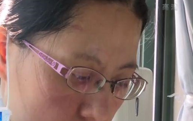 Bác sĩ tại Vũ Hán: 'Chúng tôi buồn nôn mỗi khi nhìn thấy đồ bảo hộ' Ảnh 2