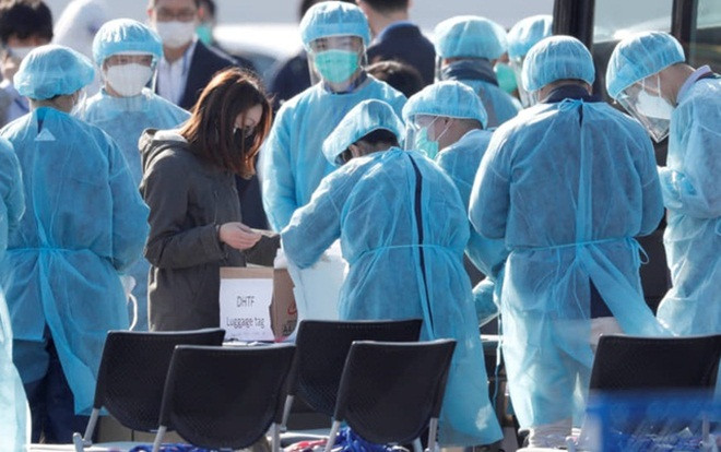 Bộ trưởng Nhật Bản xin lỗi vì 'thả' 23 người chưa xét nghiệm virus corona Ảnh 2