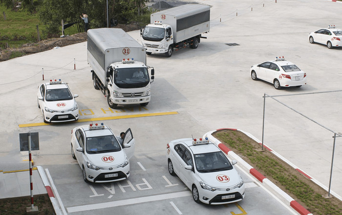 Thi bằng lái xe ôtô 2020: Học phí 30 triệu, 100 giờ học và 600 câu hỏi Ảnh 2