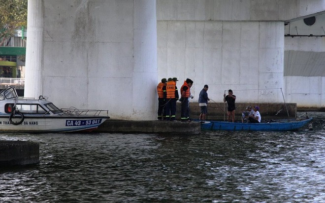 Buồn chuyện tình cảm, nam thanh niên 24 tuổi đưa số điện thoại mẹ cho tài xế Grab rồi nhảy sông Hàn tự tử Ảnh 2