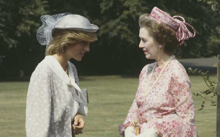 Mối quan hệ đầy sóng gió giữa Công nương Diana và mẹ kế lần đầu được phơi bày Ảnh 2
