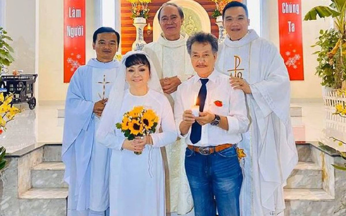 Danh ca Hương Lan giản dị cùng chồng làm lễ hôn phối tại nhà thờ ở tuổi 64 Ảnh 2