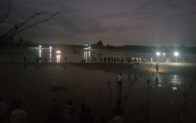 Thuyền lật giữa sông Vu Gia khiến 2 người tử vong, 4 người mất tích Ảnh 2