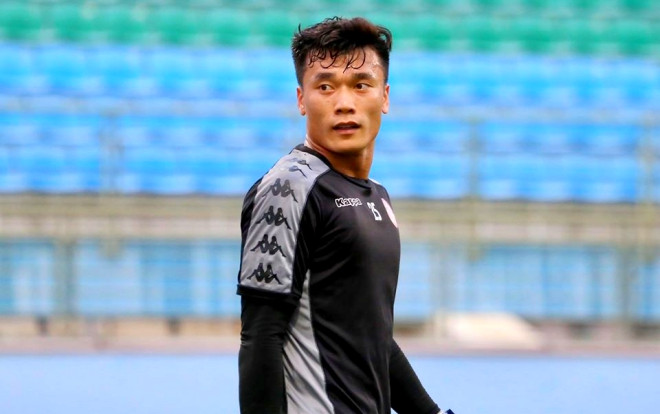Bùi Tiến Dũng bị CĐV 'tấn công' trang cá nhân sau sai lầm ở AFC Cup Ảnh 2