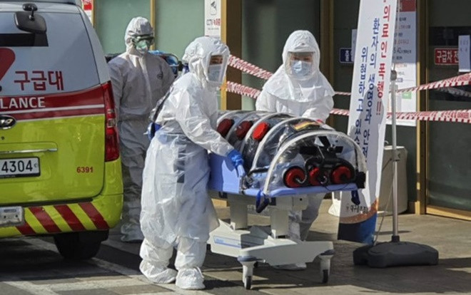 Số ca nhiễm dịch COVID-19 tại Hàn Quốc tăng vọt lên gần 1.600 Ảnh 2
