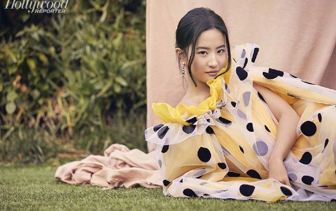 'Hoa Mộc Lan' Lưu Diệc Phi xuất hiện trên bìa tạp chí Hollywood Reporter: Ước mơ đã trở thành hiện thực Ảnh 2