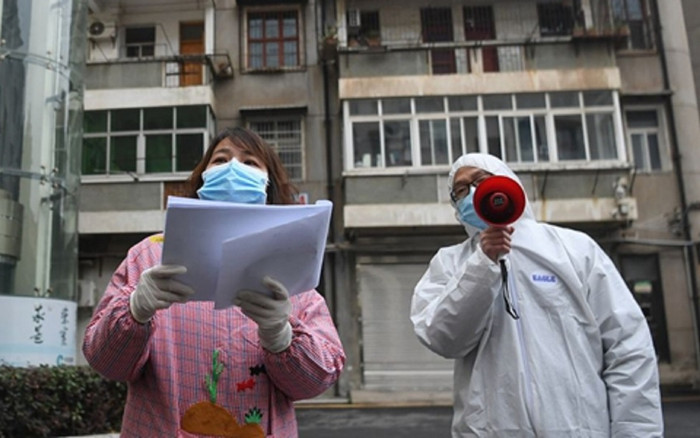 Bé trai 6 tuổi kẹt trong nhà cùng thi thể người ông ở tâm dịch Hồ Bắc Ảnh 2