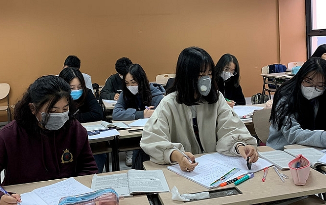 Thêm một trường Đại học ở Hà Nội quyết định cho sinh viên nghỉ đến hết 8/3 để phòng dịch COVID-19 Ảnh 2