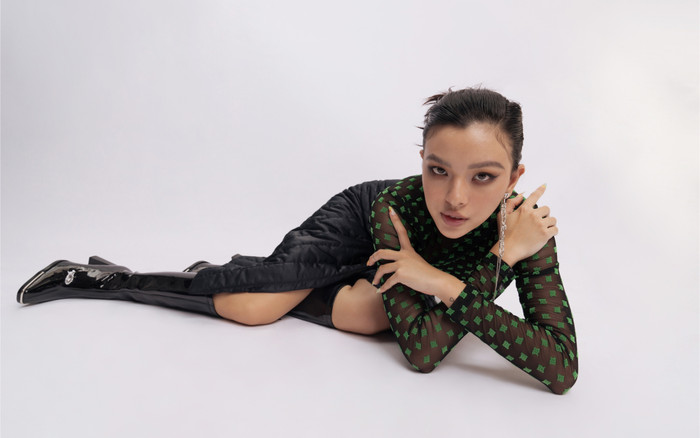 Lột xác đầy ngoạn mục, Tú Hảo thách thức: Dù 'lép' cũng không ngại mặc bikini Ảnh 2