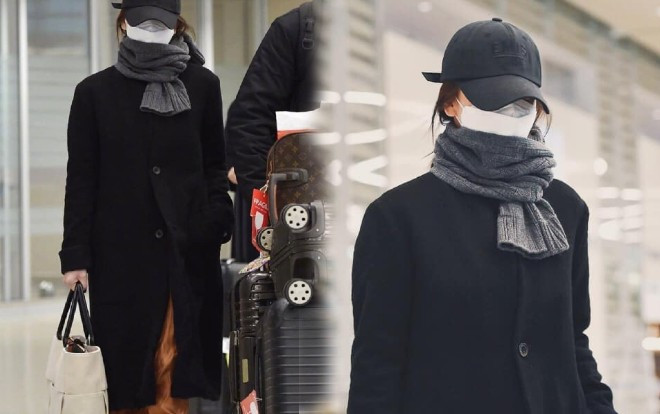 Thời trang sân bay kín mít 'dát đầy đồ hiệu' của Song Hye Kyo Ảnh 2