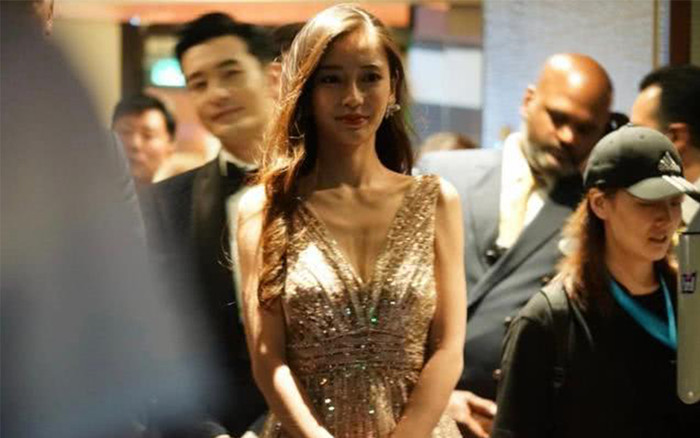 Hết ngày, Angelababy vẫn lơ Huỳnh Hiểu Minh: Lời chúc mừng sinh nhật của chồng còn chẳng chân thành, thắm thiết bằng bạn thân Ảnh 2