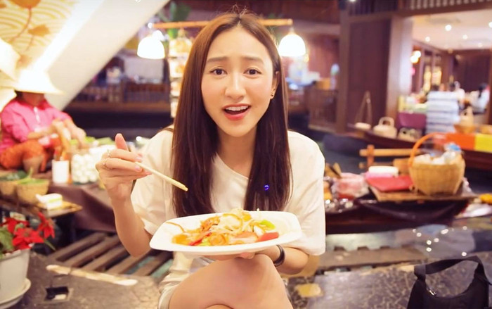 Á hậu Hà Thu tung vlog khám phá trung tâm thương mại lớn nhất Thái Lan Ảnh 2