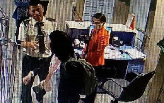 Cãi vã vì hành lý quá ký, nữ hành khách lao vào cắn nhân viên hàng không tại sân bay Tân Sơn Nhất Ảnh 2