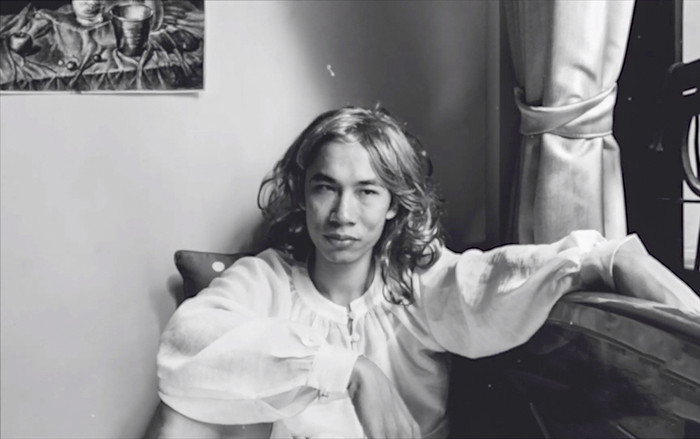 1977 Vlog tung siêu phẩm mới giữa đêm: Mang cả bánh mì, khẩu trang, virus corona vào vlog Ảnh 2