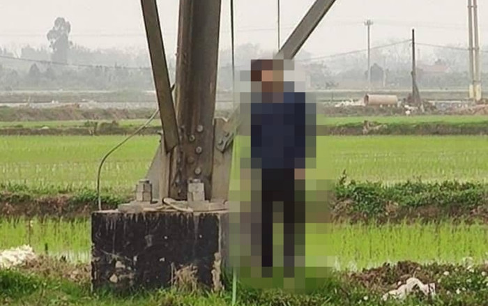 Bàng hoàng phát hiện người đàn ông tử vong trong tư thế treo cổ dưới cột điện cao thế Ảnh 2