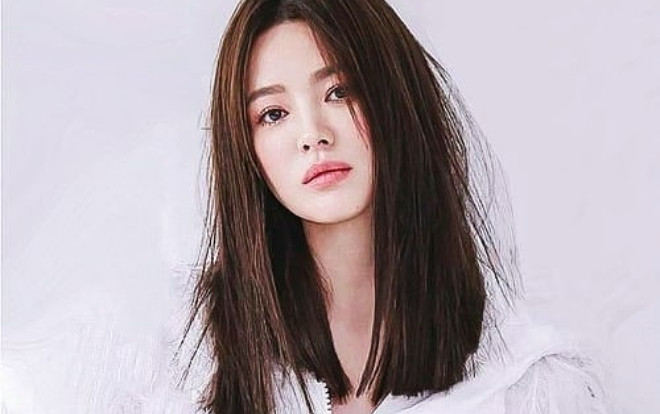 Mặc cho bao thị phi bủa vây, Song Hye Kyo được nhà mốt Dior làm riêng trang phục chụp hình tạp chí Ảnh 2