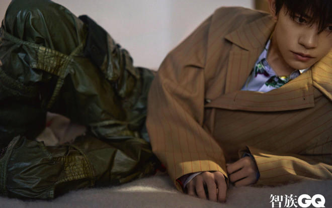 Dịch Dương Thiên Tỉ khiến fan 'đổ gục' vì loạt ảnh 'siêu đẹp trai' trên bìa tạp chí mới Ảnh 2