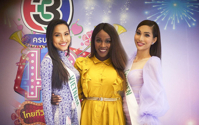 Hoài Sa - Vicky Trần 'nhuộm tím' đài truyền hình Thái Lan, cùng livestream giải đáp mọi 'drama' Ảnh 2