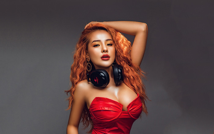 Ngân 98 mặc gợi cảm nhưng 'chất như nước cất', tâm sự từng bị miệt thị khi mới theo nghề DJ Ảnh 2