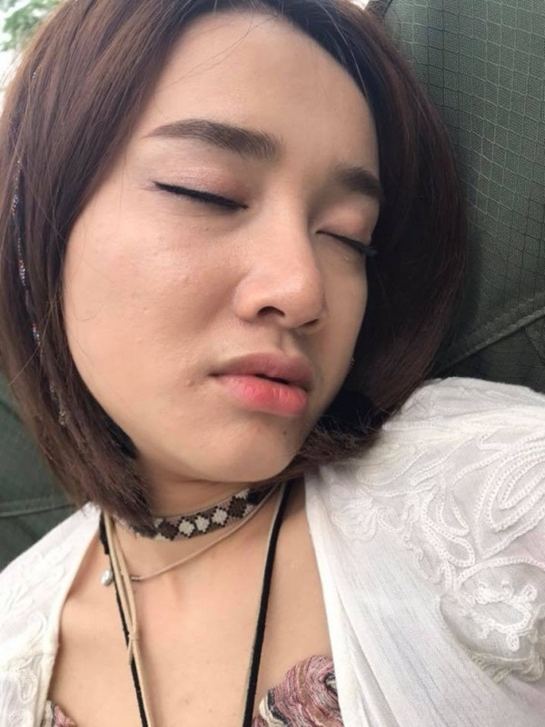 Nhã Phương muốn òa khóc nhưng Tiểu Vy mới là khổ sở 'vật vã' vì ảnh chụp lén Ảnh 11