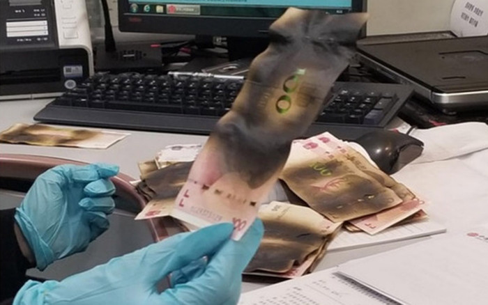 Sợ tiền dính virus corona, người phụ nữ cho hơn 10 triệu vào lò vi sóng khử trùng và cái kết 'mặn chát' Ảnh 2