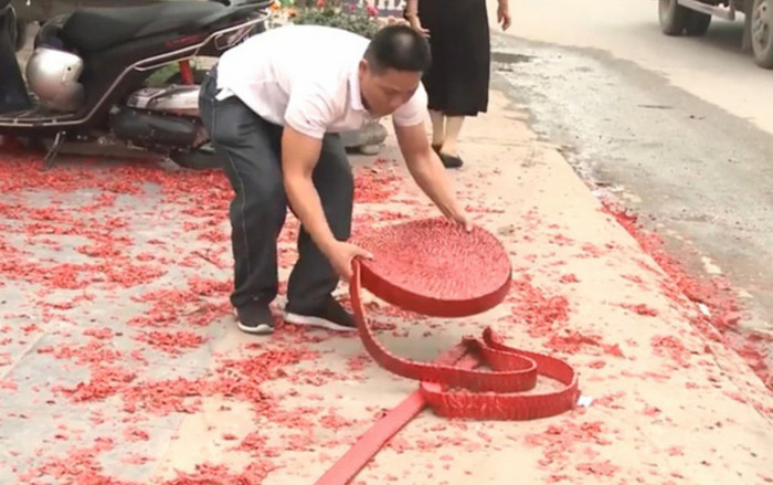 Chủ tịch Hà Nội chỉ đạo công an điều tra, xử lý nghiêm vụ hàng nghìn tép pháo nổ vang trời tại đám cưới Ảnh 2