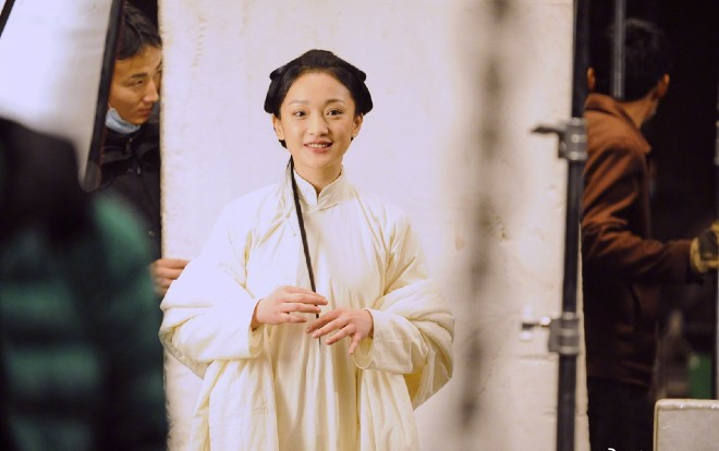 Hậu trường phim điện ảnh 'Tô Khất Nhi' năm đó được tiết lộ: Châu Tấn dễ thương khi làm 'vẻ mặt tự dìm' Ảnh 2