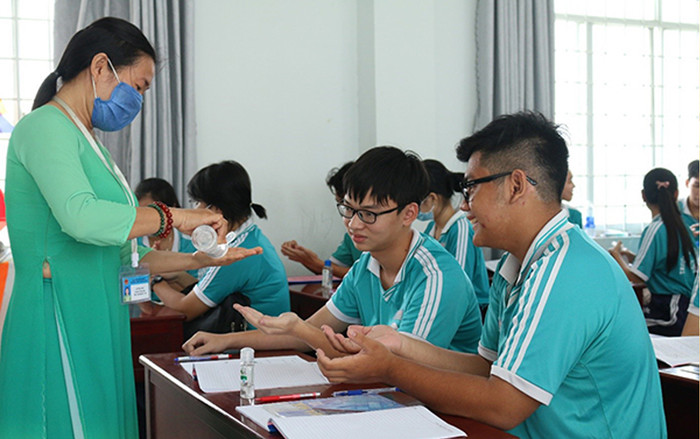 Dự đám cưới chú rể Hàn Quốc, 26 học sinh tỉnh Kiên Giang được cho nghỉ học để theo dõi sức khỏe Ảnh 2